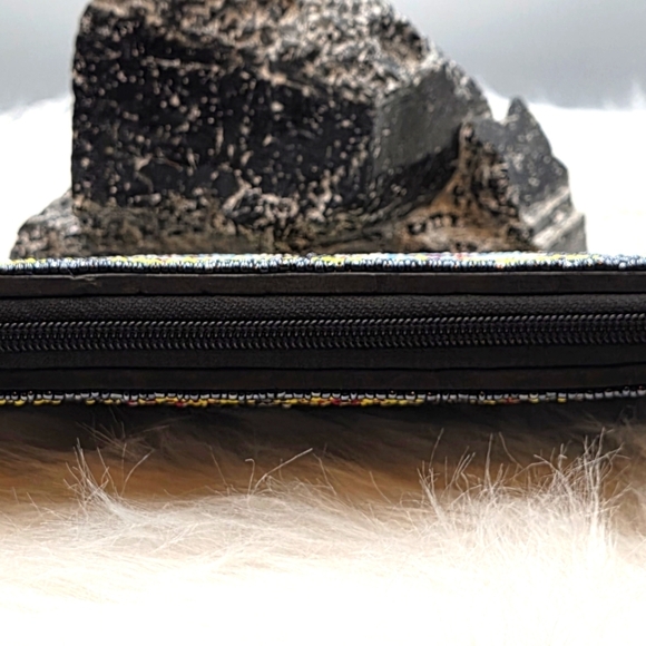 Handbeaded Blue White Yellow Diamonds Native American Zip Closure Medium Clutch - Picture 9 of 10